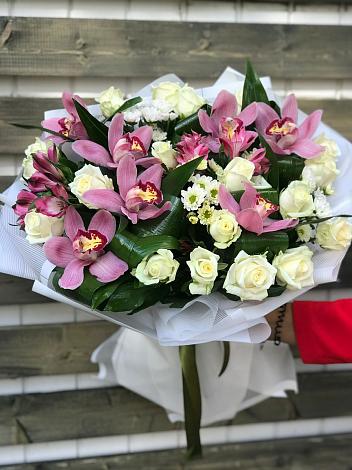 Букет цветов из: Розы и Хризантемы в Александровке Подольского района