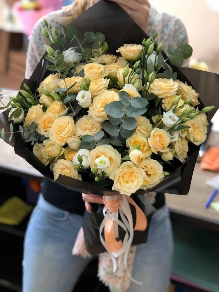 Букет цветов из: Розы и Лизиантусы в Александровке Подольского района