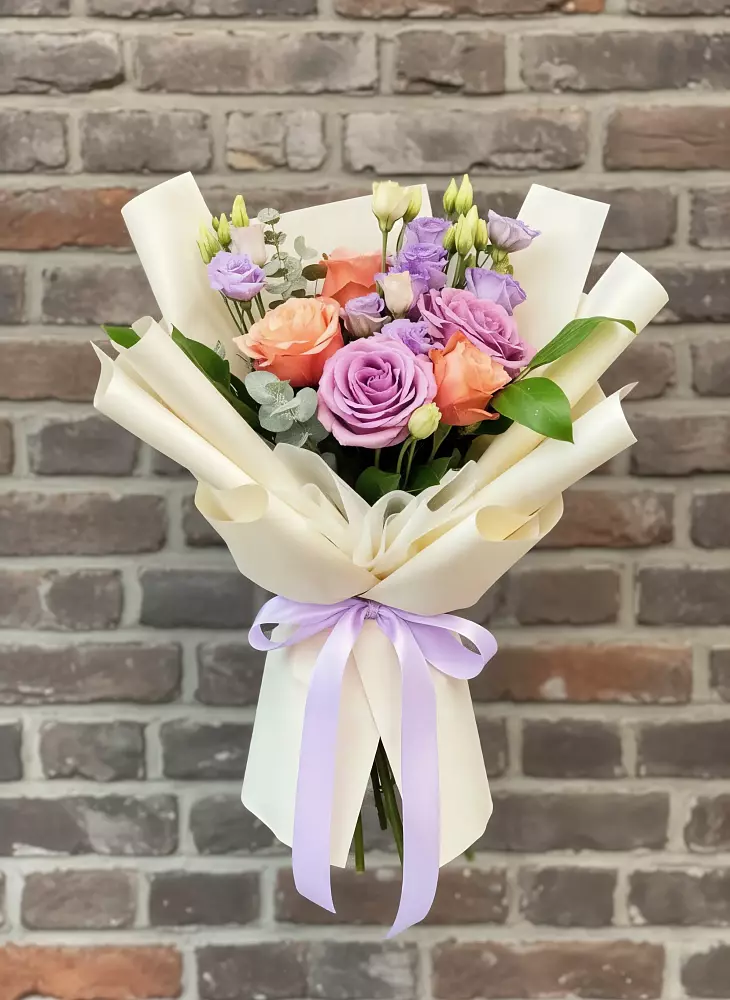 Букет цветов из: Лизиантусы и Розы в Александровке Подольского района