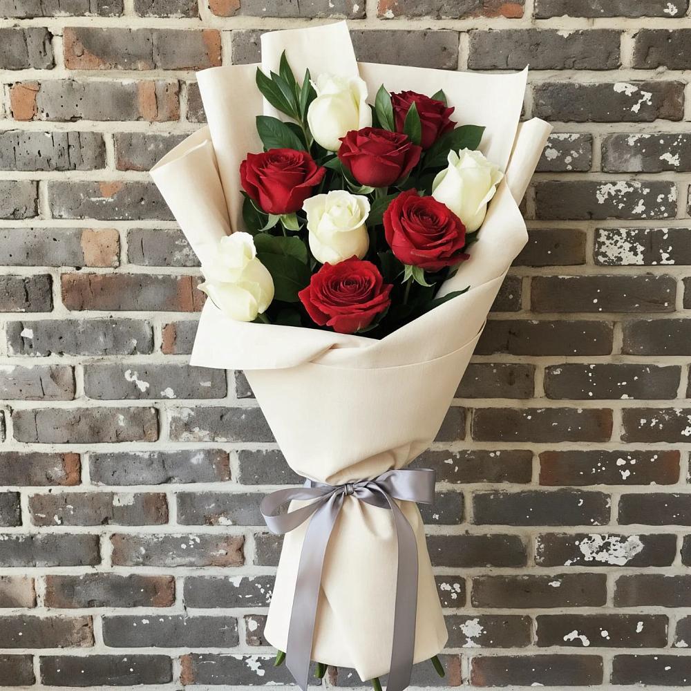 Букет красно-белые розы в Александровке Подольского района Букет цветов из: Розы в Александровке Подольского района