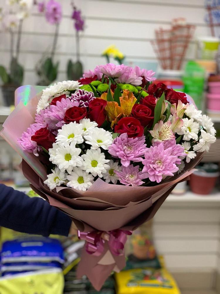 Букет салют цветов в Александровке Подольского района Букет цветов из: Розы, Хризантемы и Альстромерии в Александровке Подольского района
